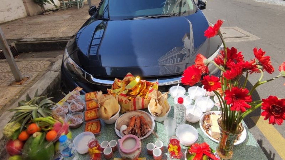 Cúng xe mới là một tập tục tâm linh sâu sắc, thể hiện quan niệm "có thờ có thiêng, có kiêng có lành"