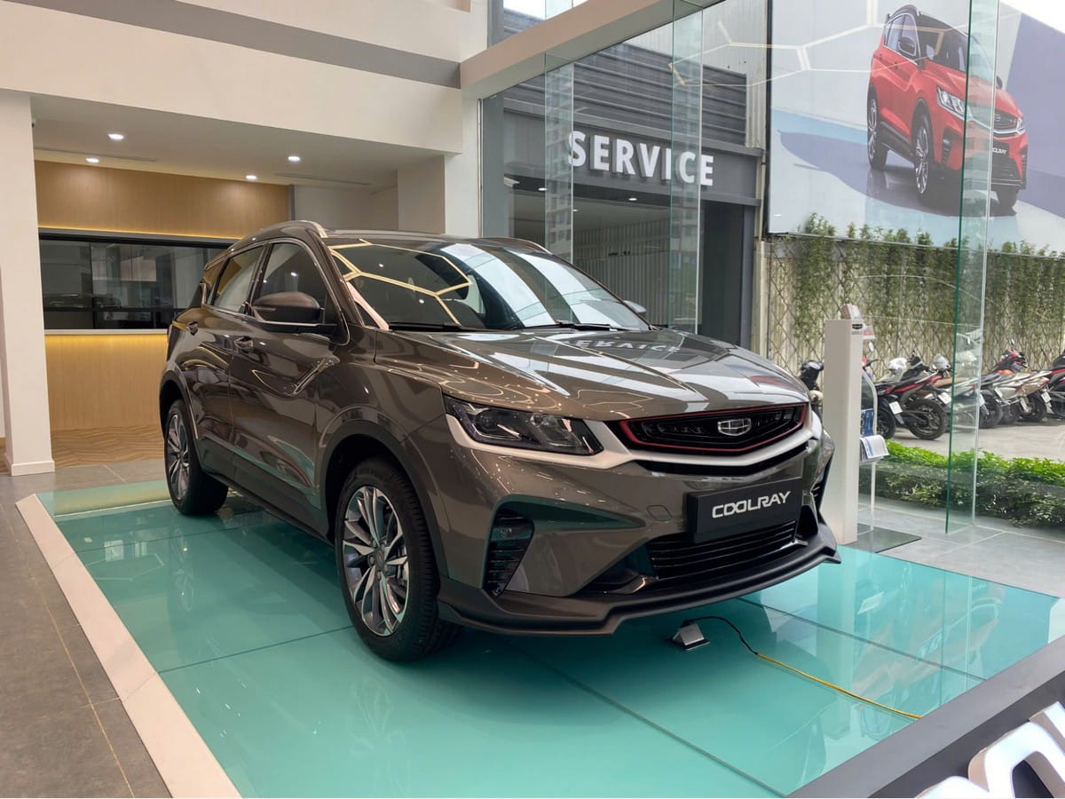 Geely Coolray màu xám hợp mệnh Kim