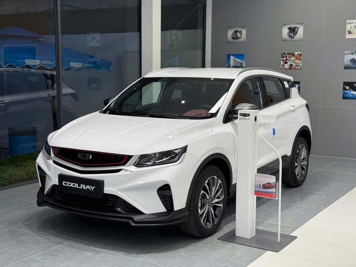 Geely Coolray trắng hợp mệnh Thổ