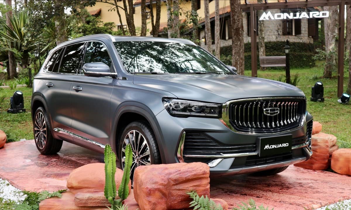 Geely Monjaro bạc cho người mệnh Thổ