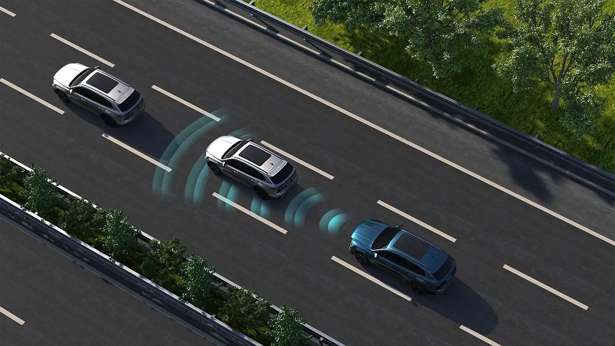 Geely trang bị hệ thống LDW/ LKA giúp xe đi đúng làn, tránh va chạm trong quá trình di chuyển