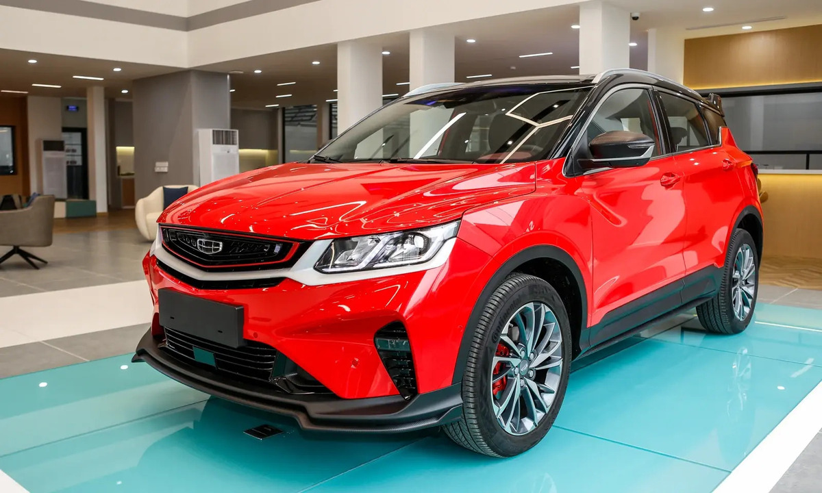 Mệnh Hỏa nên chọn Geely Coolray màu đỏ đam mê để thu hút tài lộc và may mắn