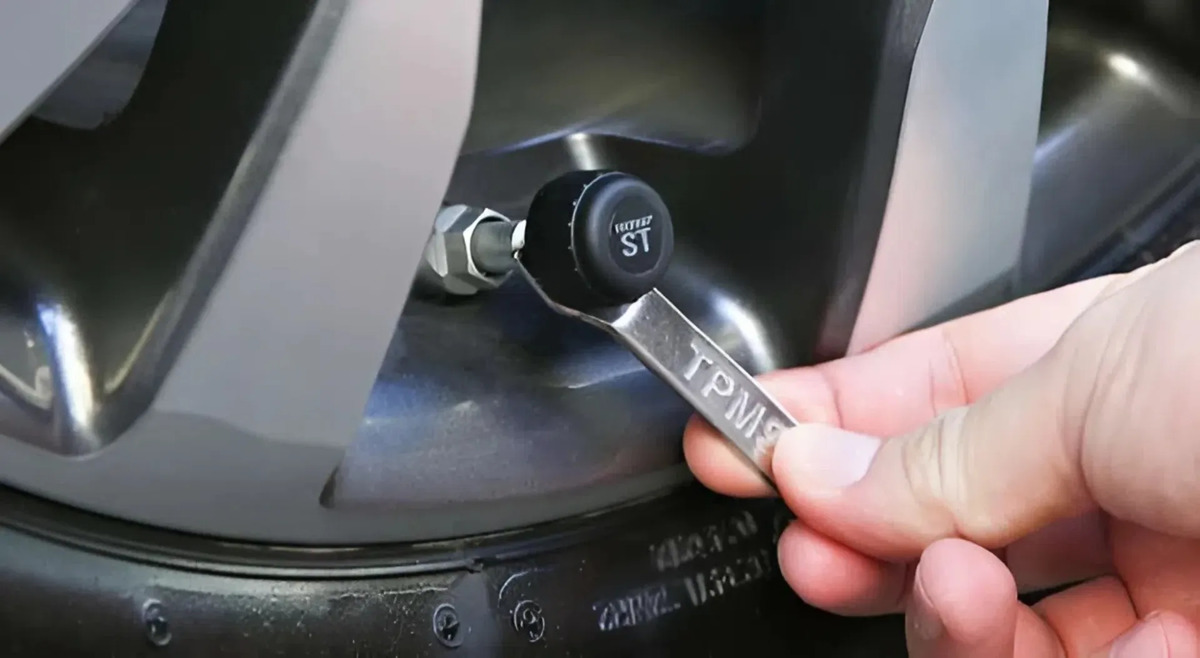 Cảm biến áp suất lốp ô tô: Cảm biến van trong và van ngoài khác gì nhau? 4 Cảm biến áp suất lốp trực tiếp được chia thành hai loại là cảm biến áp suất lốp van trong và van ngoài