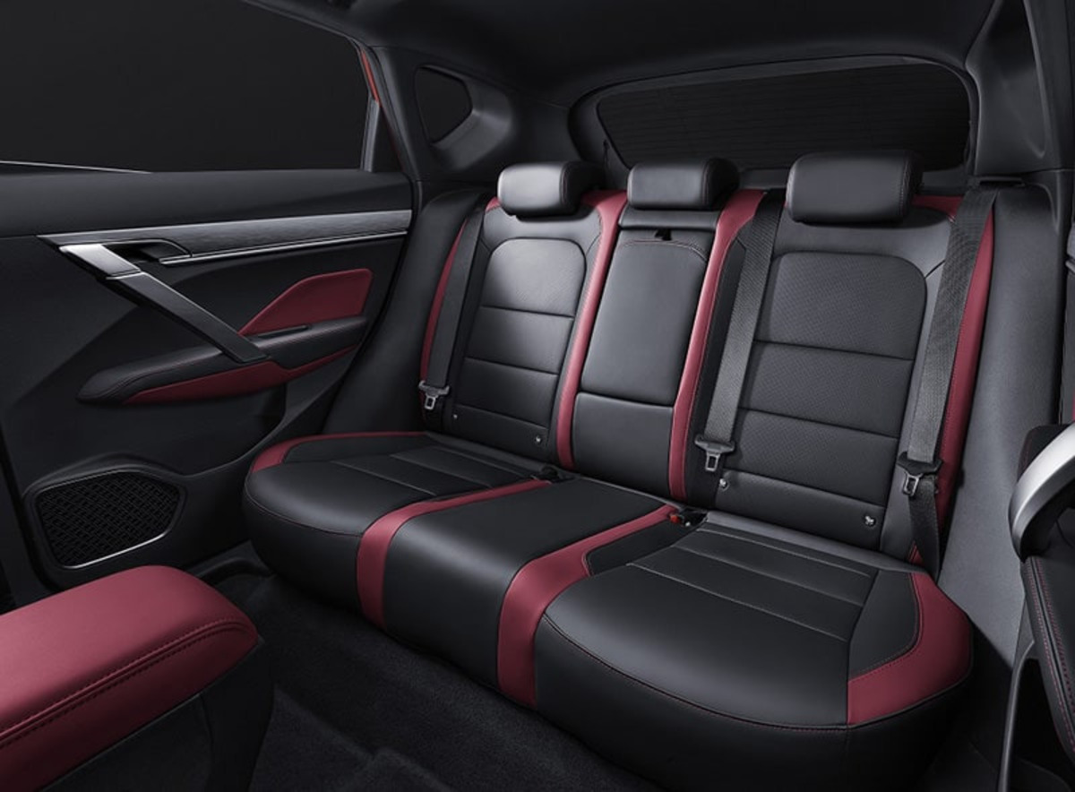 Xe SUV là gì? Phân biệt với các dòng xe Sedan, MPV, Hatchback và Bán tải 5 Hai dòng xe SUV và Bán tải khác nhau ở thiết kế khoang chỗ ngồi xe