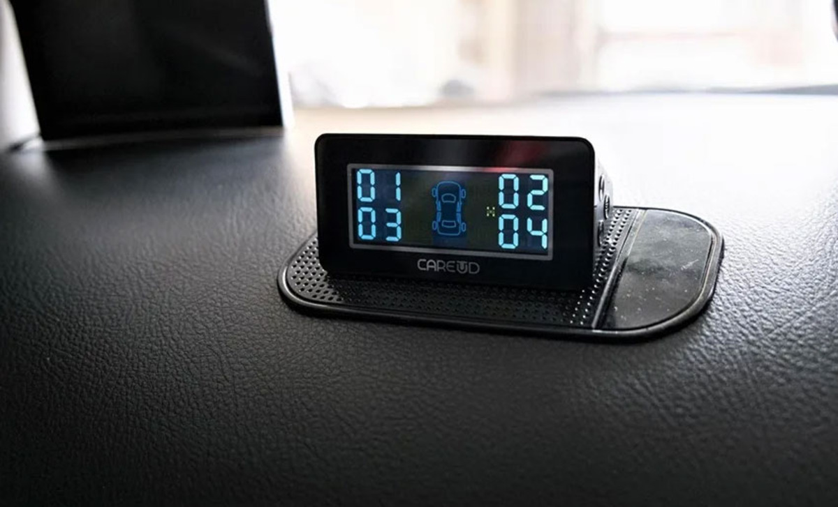 Cảm biến áp suất lốp ô tô: Cảm biến van trong và van ngoài khác gì nhau? 6 So sánh cảm biến có màn hình hiển thị và loại không màn hình