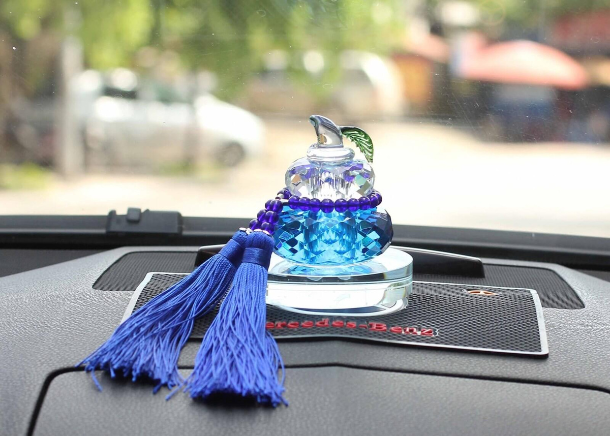 Tuổi Hợi 1983 hợp xe màu gì? Chi tiết chọn màu xe theo phong thuỷ 4 Sử dụng vật phong thủy hóa giải màu xe không hợp phong thủy