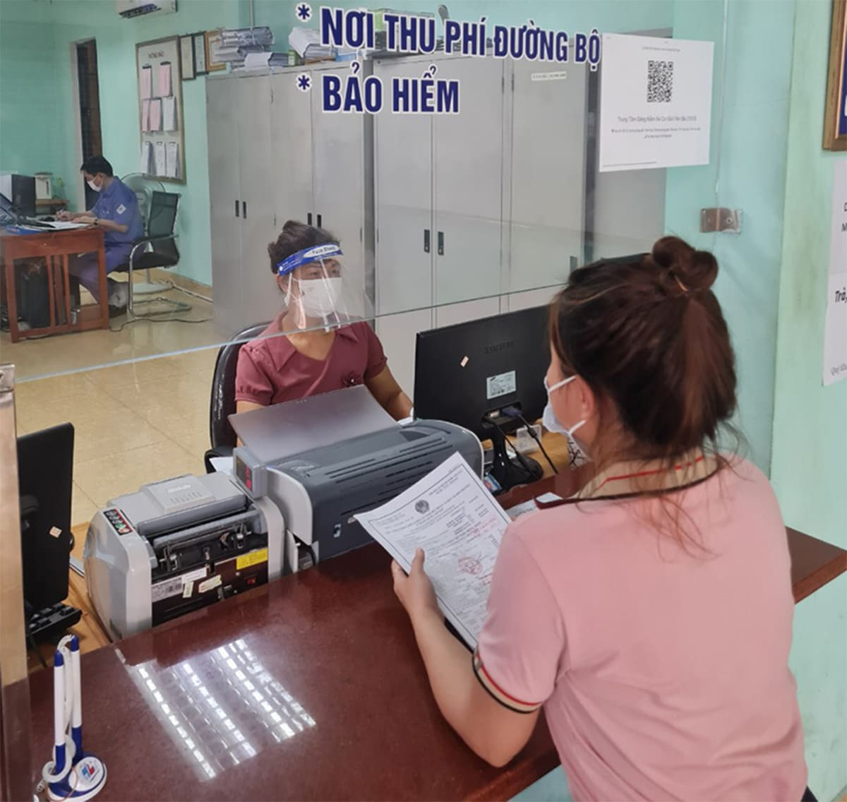 Cách tính và nộp phí sử dụng đường bộ theo chu kỳ kiểm định?