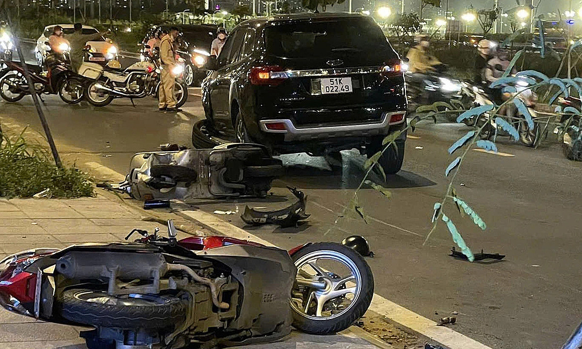 Tai nạn hỗn hợp giữa xe máy và ô tô