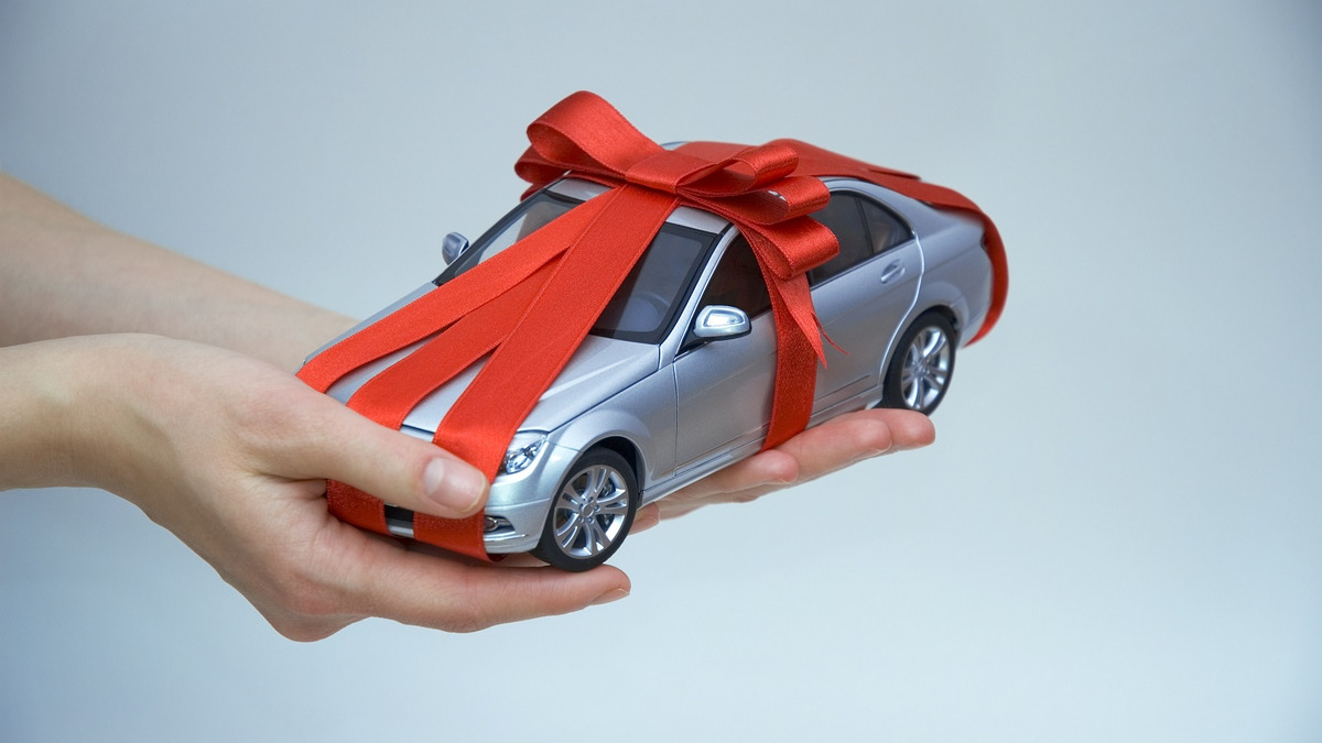 cho tang xe o to vuot 10 trieu dong can phai dong thue Cho tặng xe ô tô vượt 10 triệu đồng cần phải đóng thuế