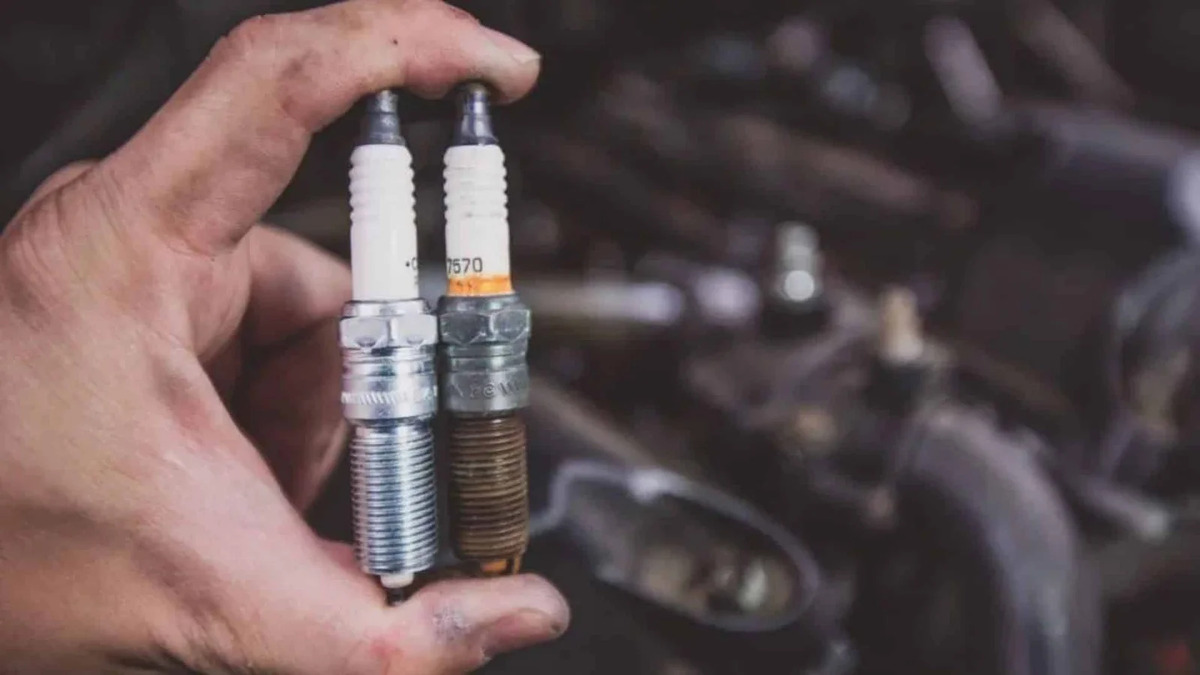 Bugi hỏng, xe có hiện tượng rung giật và là nguyên nhân chính khiến xe báo lỗi